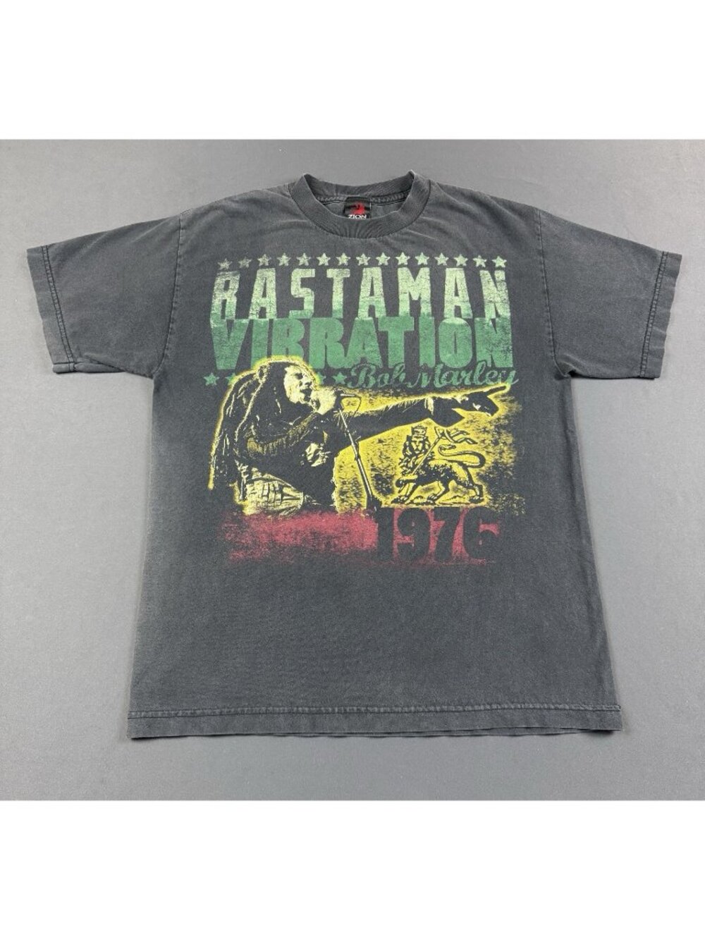 Rare Vintage Y2K Bob Marley Rastaman Vibration Reggae Jamaica Zion Fade Medium T